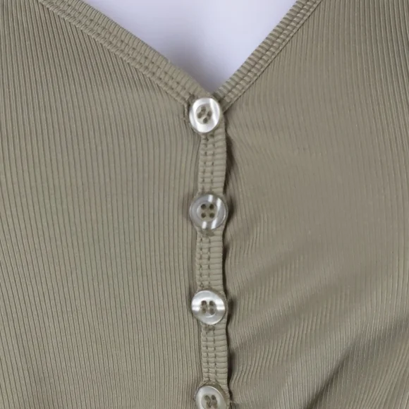 Valleygirl Top Size Med Khaki Green Short Sleeve Crop Ribbed Button Tie-up NEW - Picture 3 of 14